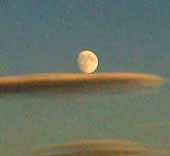 lune sur nuage